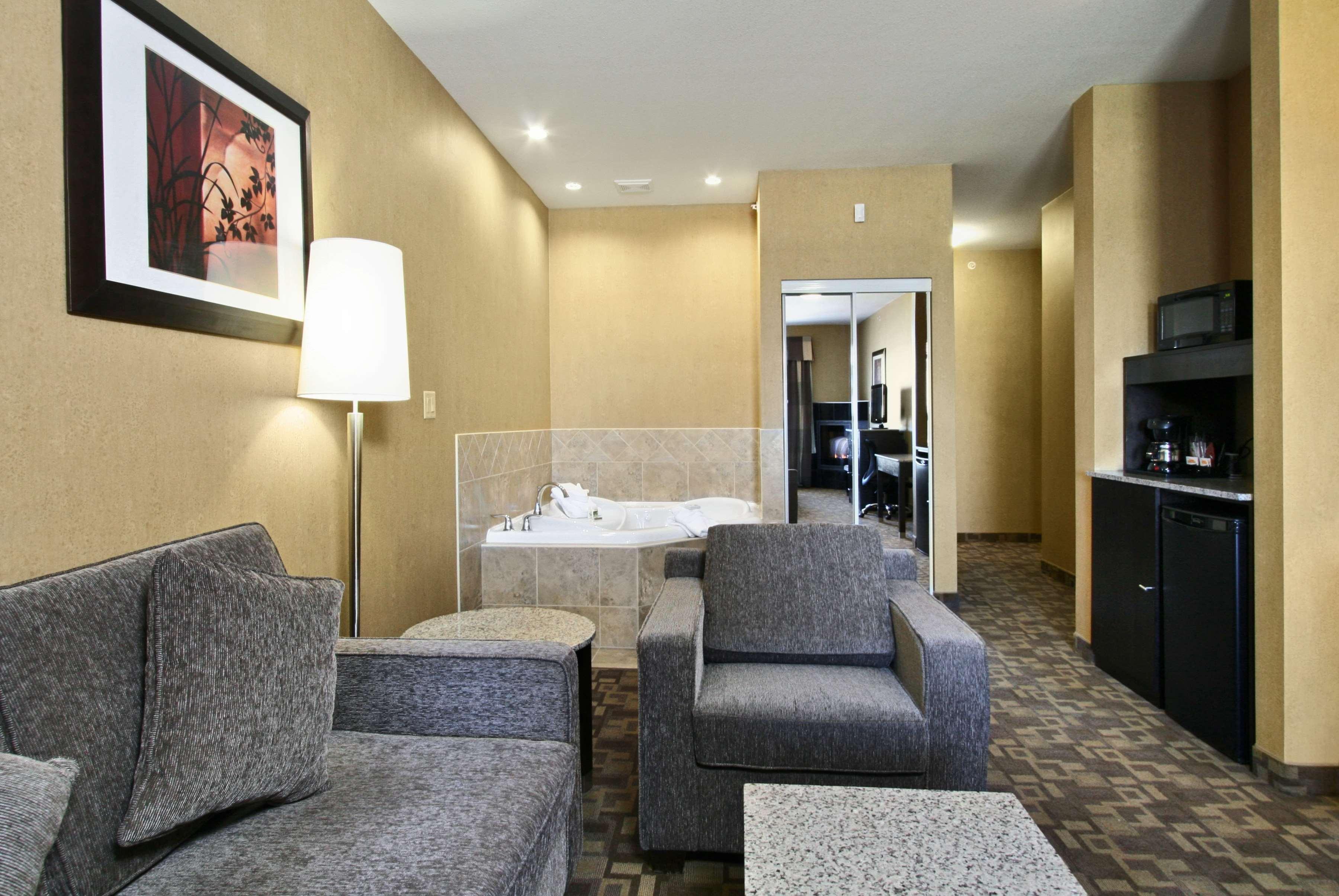 Best Western Plus South Edmonton Inn & Suites Interior photo